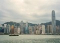 Bitcoin roza los 80,000 dólares mientras la demanda asiática se enfría y las OPIs de inteligencia artificial florecen en Hong Kong.