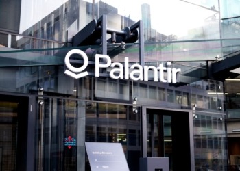 Palantir sorprende con un asombroso aumento del 85% en sus ingresos.