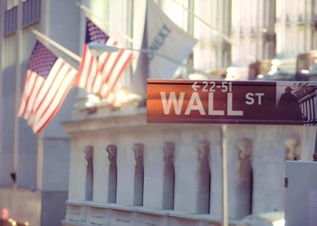 Petróleo a la baja y Bitcoin en ascenso: ¿qué está ocurriendo en los mercados hoy?