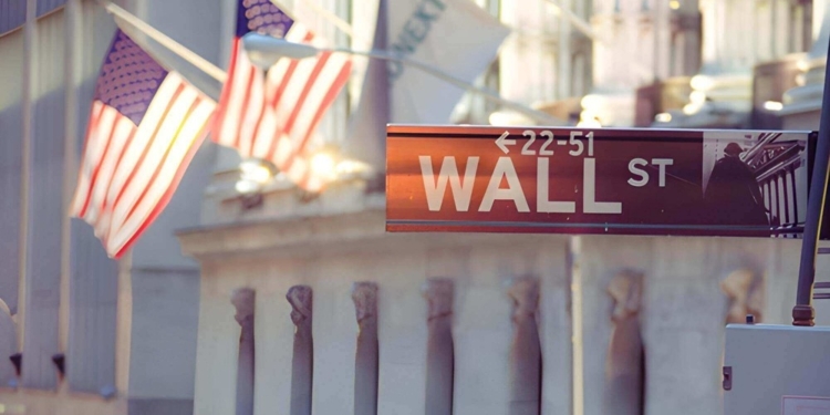 Petróleo a la baja y Bitcoin en ascenso: ¿qué está ocurriendo en los mercados hoy?