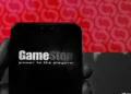 Michael Burry, el inversor de 'La Gran Apuesta', se aleja de GameStop ante la sorprendente oferta de eBay de 55.500 millones de dólares.