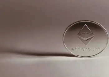 Ethereum desafía la barrera de los 2.375 dólares: ¿puede mantener su resistencia?