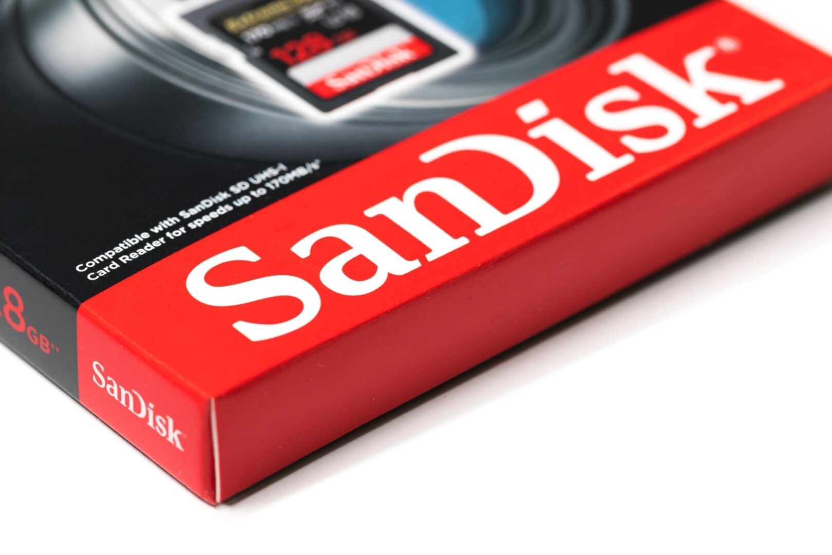 Descubre cuánto dinero tendrías hoy si hubieras invertido 1.000 euros en Sandisk hace un año.