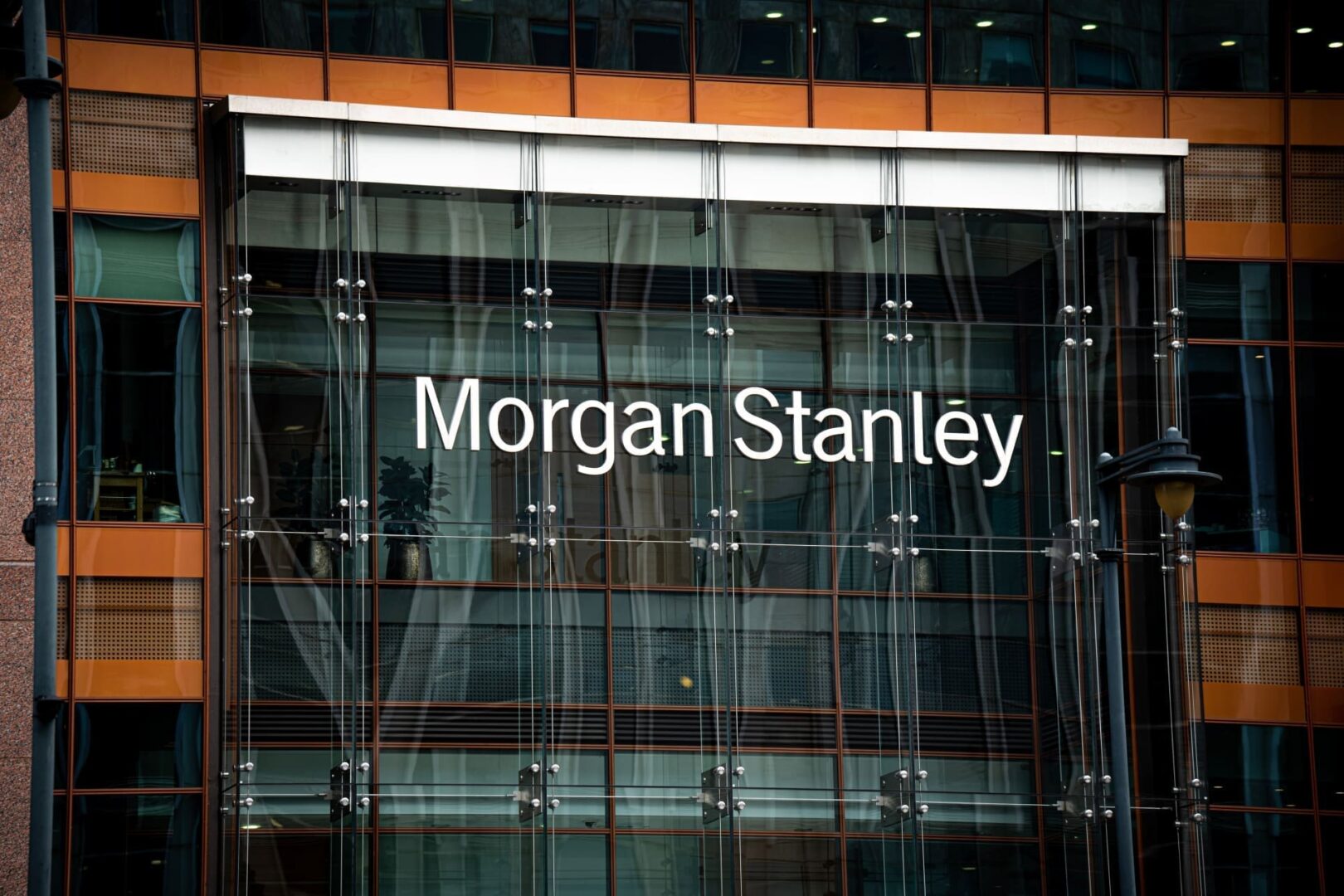 Morgan Stanley lanza un reto a las criptobolsas con su nueva apuesta en Bitcoin, Ethereum y Solana.