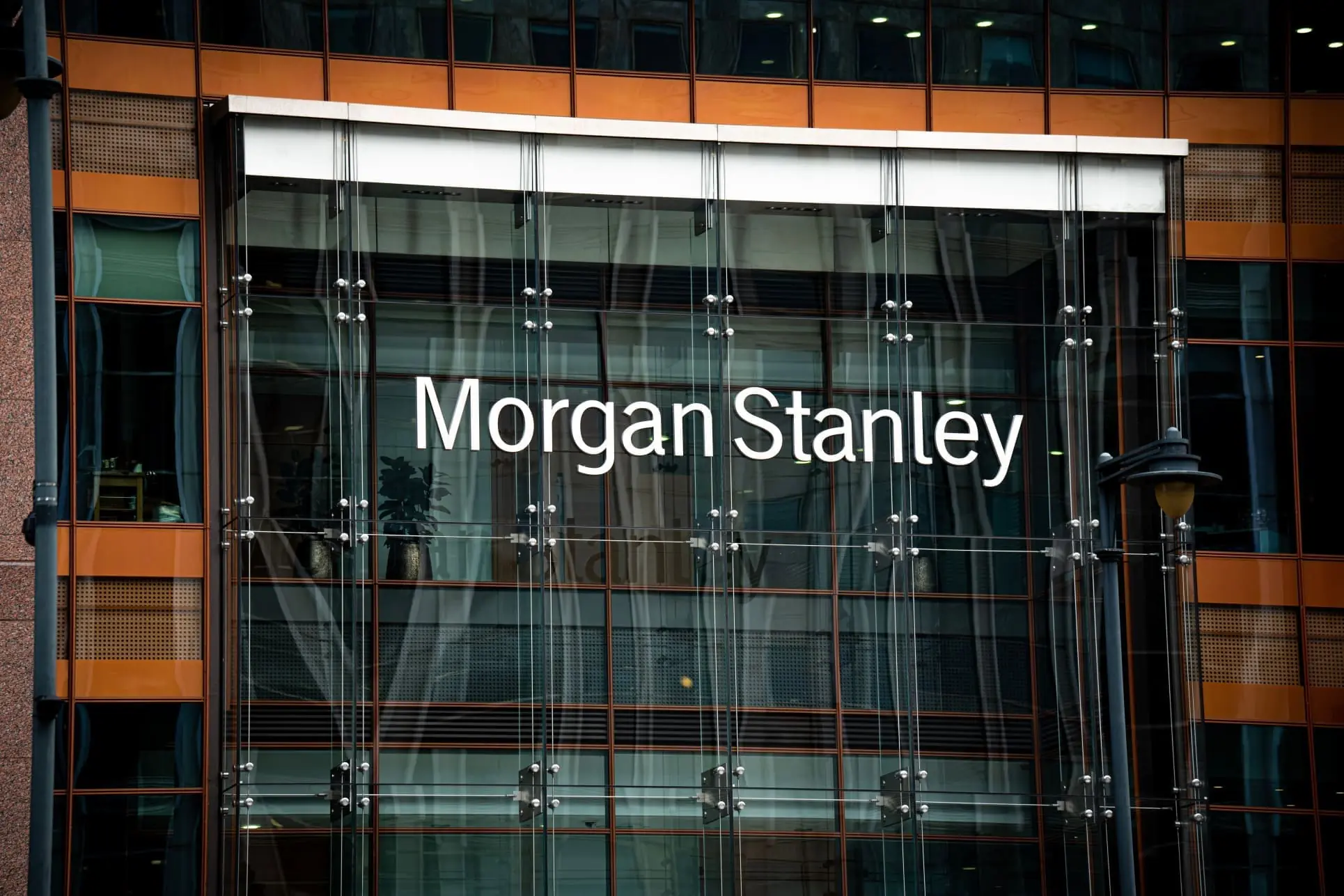 Morgan Stanley lanza un reto a las criptobolsas con su nueva apuesta en Bitcoin, Ethereum y Solana.