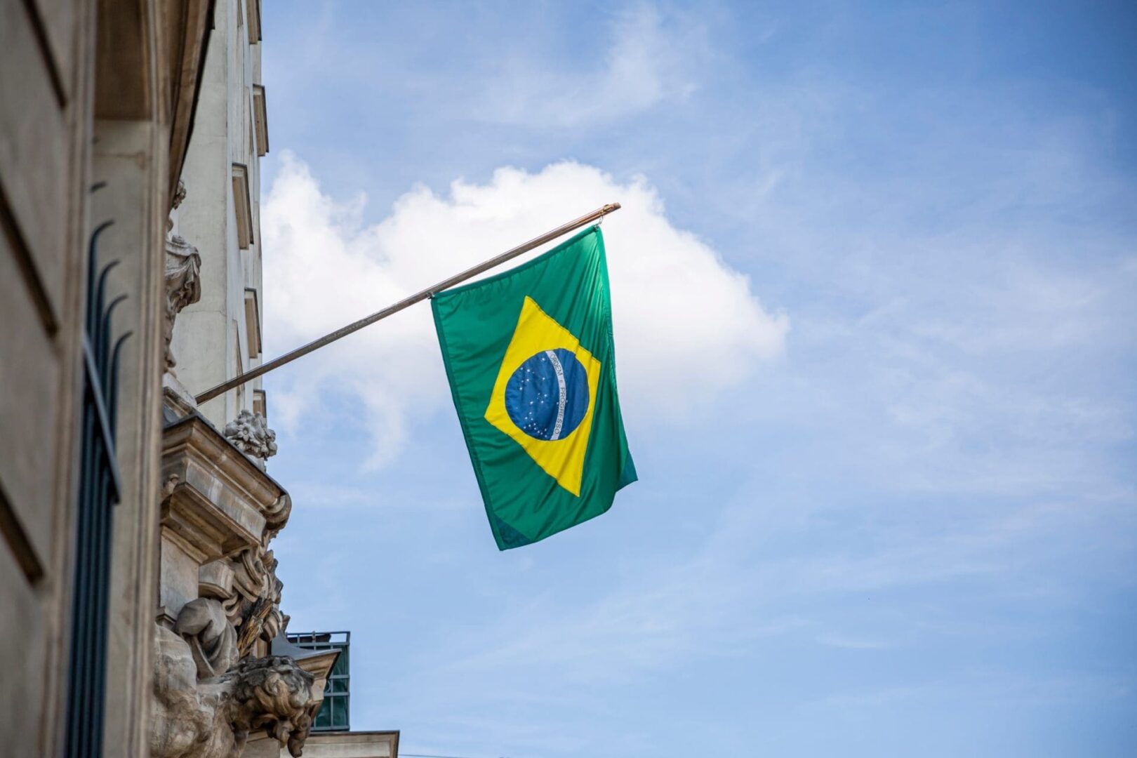 El Banco Central de Brasil da un golpe a las criptomonedas en transacciones internacionales.