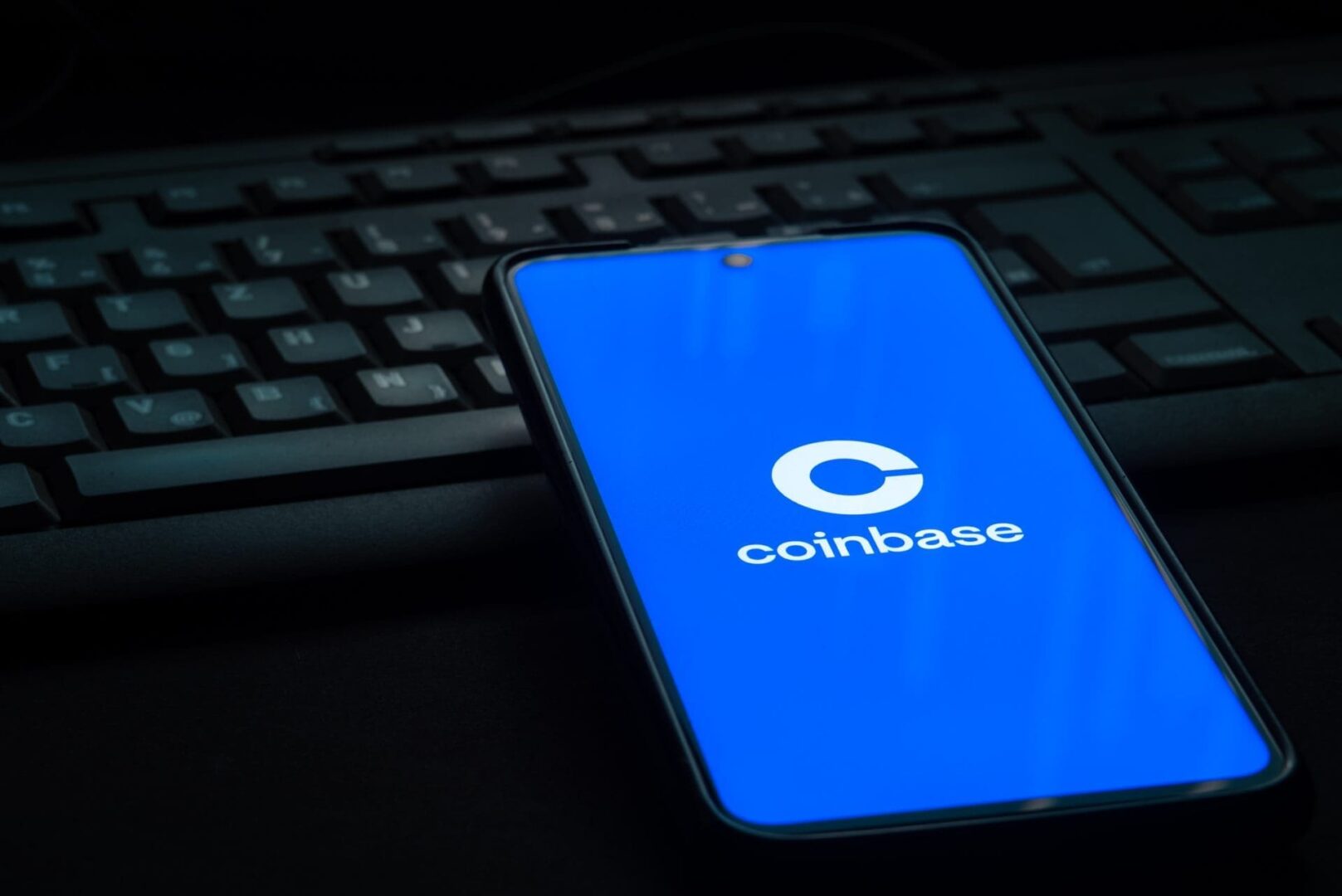 Coinbase vuelve a la acción tras una misteriosa pausa de siete horas