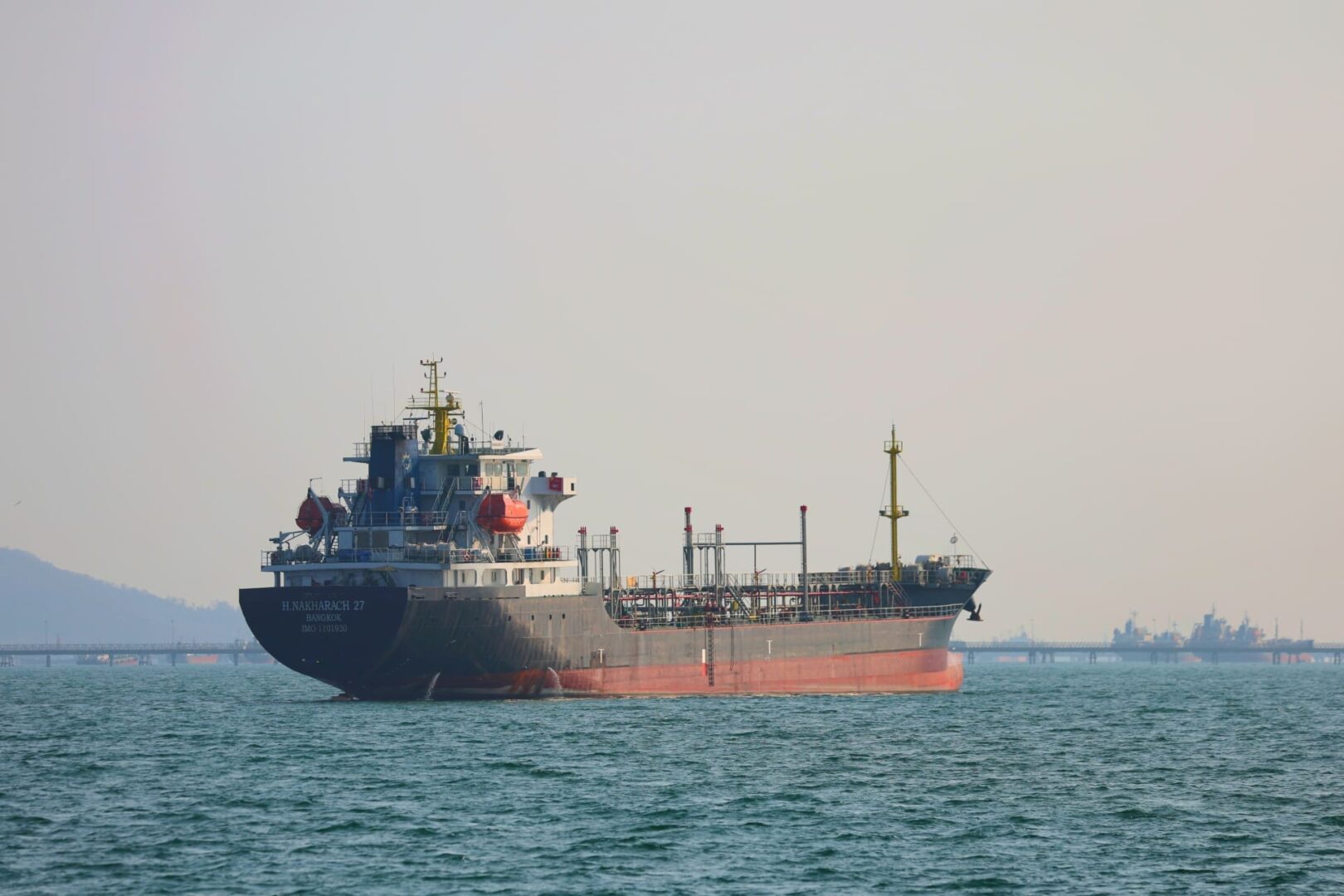 Irán se apodera de un petrolero cargado con su propio crudo en el Golfo de Omán: ¿qué hay detrás de esta sorprendente acción?