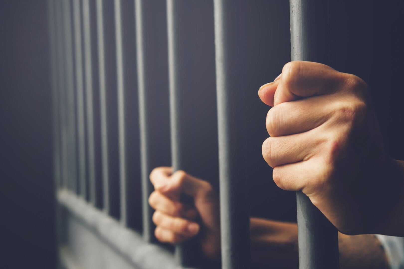 Condenan a casi 6 años de cárcel a una mujer por engañar a ancianos con estafas de Bitcoin