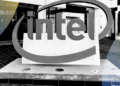 Las acciones de Intel se disparan a un récord histórico tras la alianza preliminar con Apple en el sector de chips.