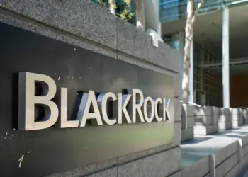 BlackRock intensifica su interés en el mundo cripto con el lanzamiento de dos innovadores fondos tokenizados.