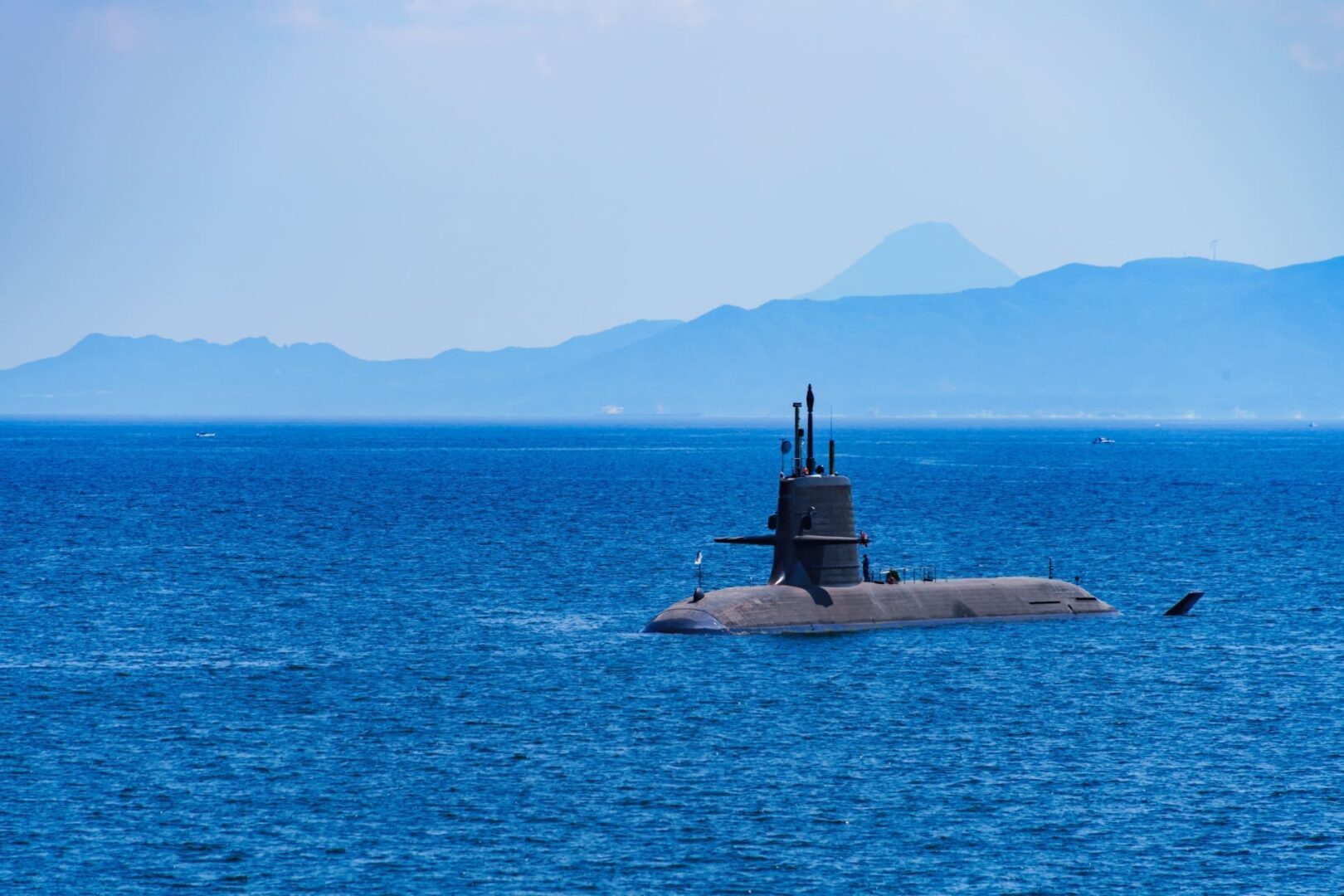 Irán despliega mini submarinos para reforzar su dominio en el Estrecho de Ormuz