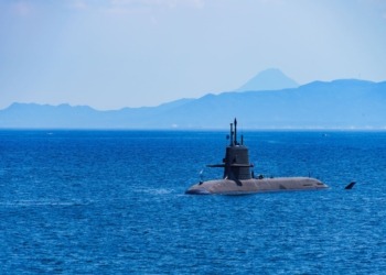 Irán despliega mini submarinos para reforzar su dominio en el Estrecho de Ormuz