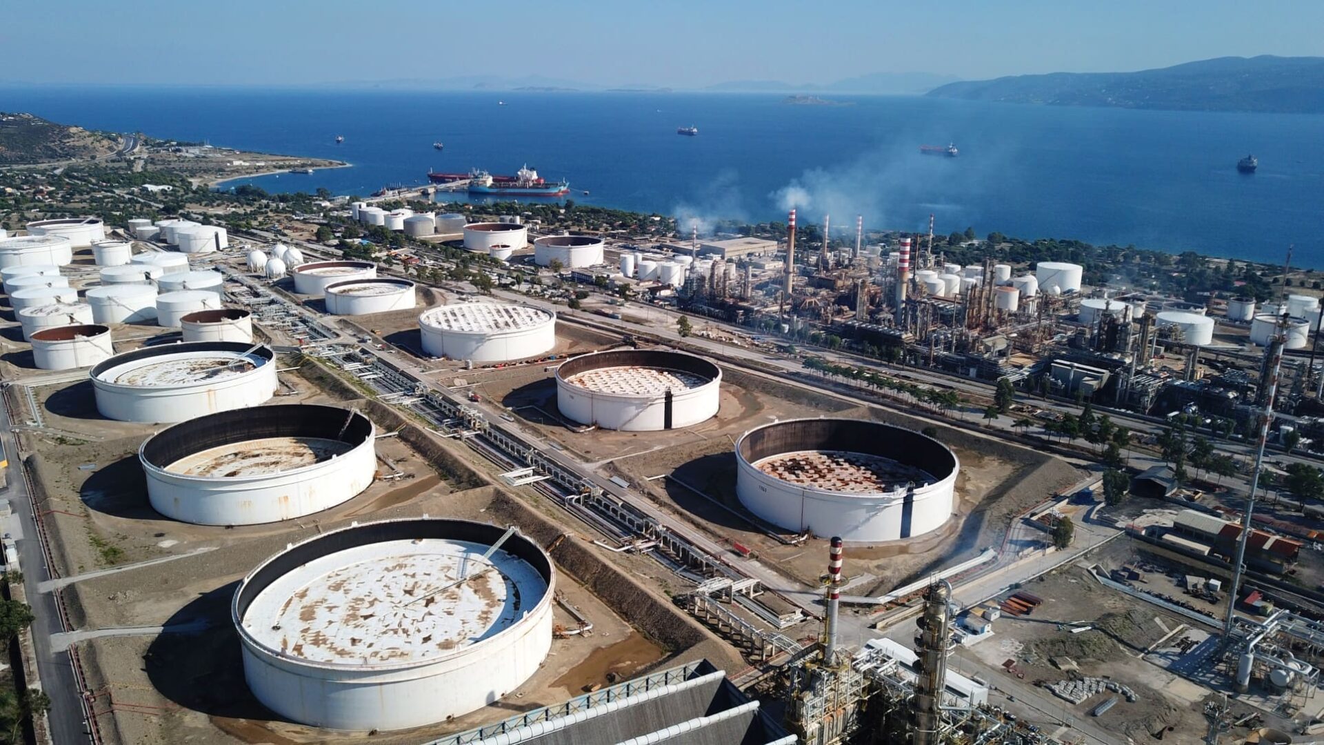 Arabia Saudí revela una drástica caída en su producción de petróleo, el nivel más bajo en más de tres décadas.