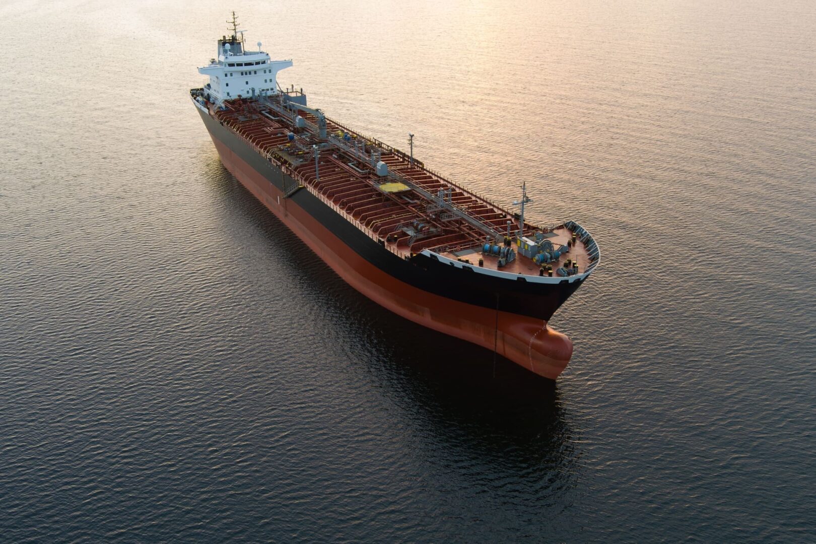 Un petrolero japonés desafía las aguas del Estrecho de Ormuz sin hacer ruido