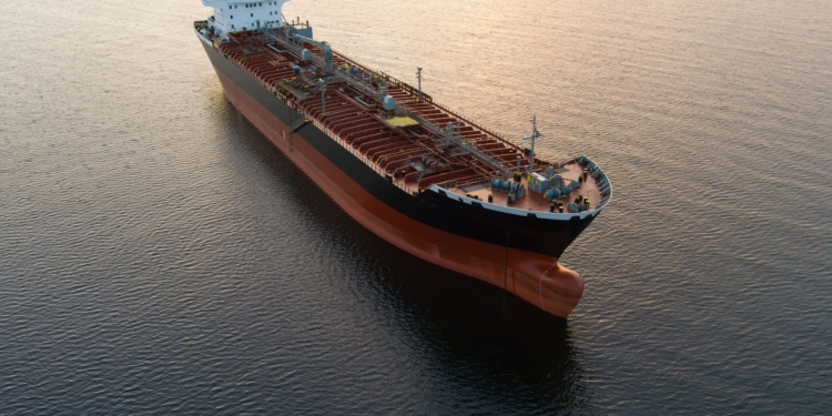 Un petrolero japonés desafía las aguas del Estrecho de Ormuz sin hacer ruido
