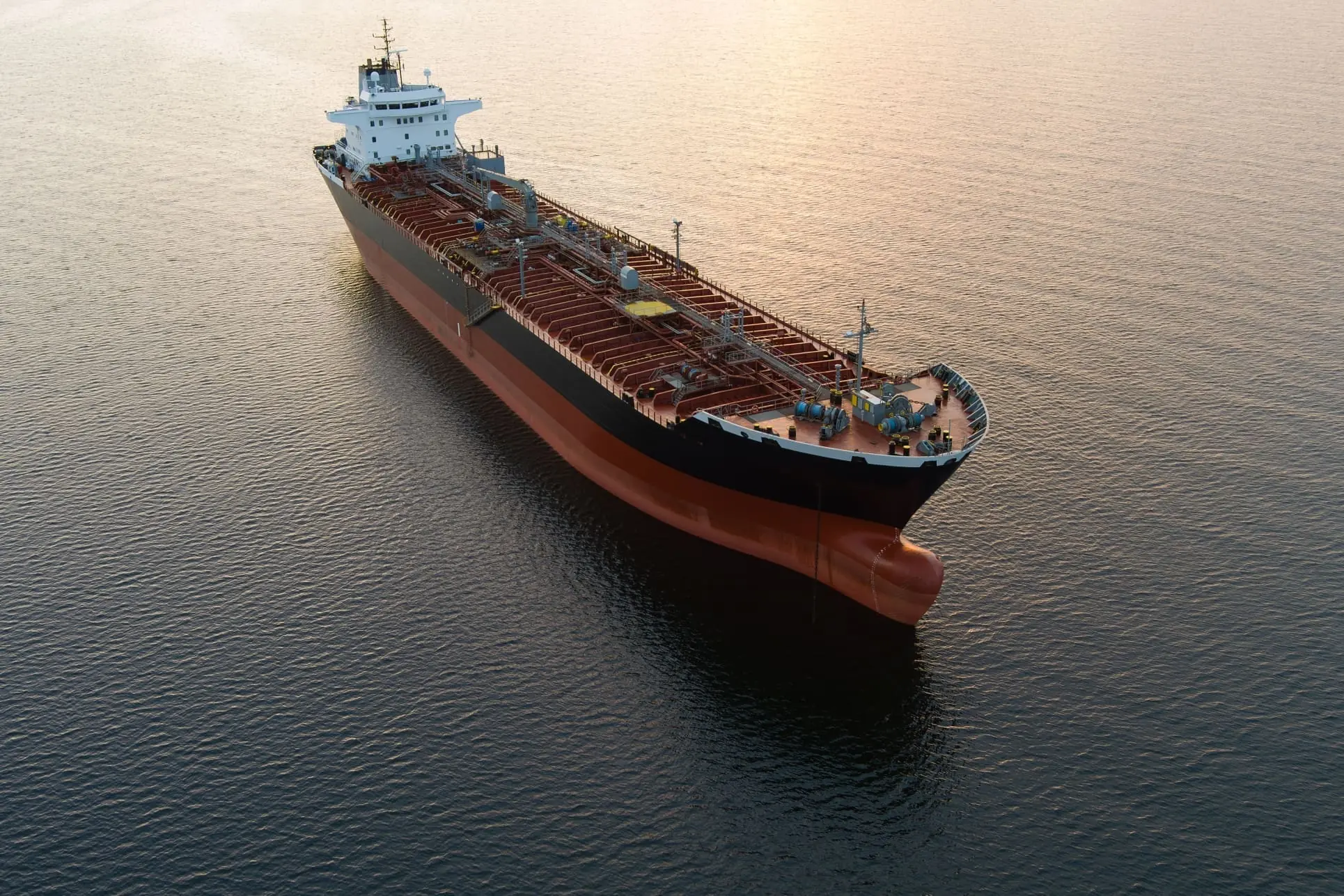 Un petrolero japonés desafía las aguas del Estrecho de Ormuz sin hacer ruido