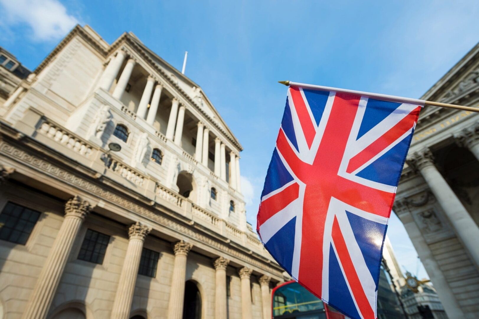 El Banco de Inglaterra reconsidera su postura sobre las stablecoins tras las voces en contra