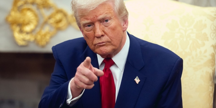 Trump lanza una fuerte advertencia a Irán: ¿qué significa el tiempo corre tras el ataque a la planta nuclear en EAU?