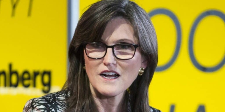 Cathie Wood anticipa un despegue impresionante: ¿Bitcoin podría alcanzar los $750,000 para 2030?