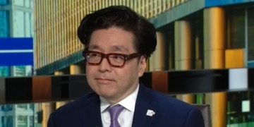 Tom Lee sufre una pérdida monumental de más de 8.000 millones de dólares por el desplome de Ethereum.