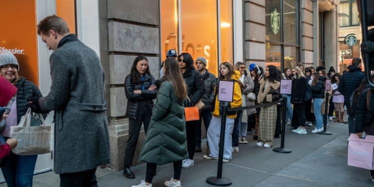 El sorprendente impulso del gasto en los hogares estadounidenses: ¿hasta dónde llegará el uso del crédito? 1 El sorprendente impulso del gasto en los hogares estadounidenses: ¿hasta dónde llegará el uso del crédito?