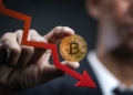 El bitcoin se desploma a 70.000 dólares: ¿es este el fin de la racha alcista tras la primera venta de Strategy en dos años?