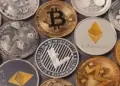 Las altcoins que sorprenden al alza en medio de la caída de Bitcoin: ¿Qué está pasando en el mercado?