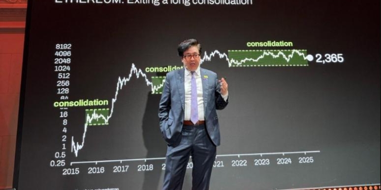 Tom Lee anticipa que el valor de ETH podría dispararse hasta los $250,000 gracias a la influencia de validadores corporativos en la red. 1 Tom Lee anticipa que el valor de ETH podría dispararse hasta los $250,000 gracias a la influencia de validadores corporativos en la red.