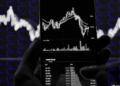 NEAR y Worldcoin Sorprenden con Incrementos de Dos Dígitos a Pesar del Hundimiento de Bitcoin