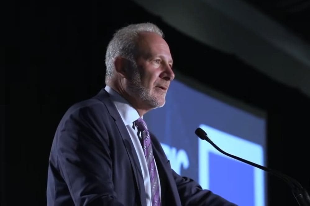 Peter Schiff advierte sobre un catastrófico desplome de Bitcoin: ¿Podría llegar a $20,000? 1 Peter Schiff advierte sobre un catastrófico desplome de Bitcoin: ¿Podría llegar a $20,000?