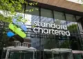 Standard Chartered advierte: ¿Está Bitcoin a un paso de tocar fondo tras su brusca caída?