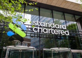 Standard Chartered advierte: ¿Está Bitcoin a un paso de tocar fondo tras su brusca caída?