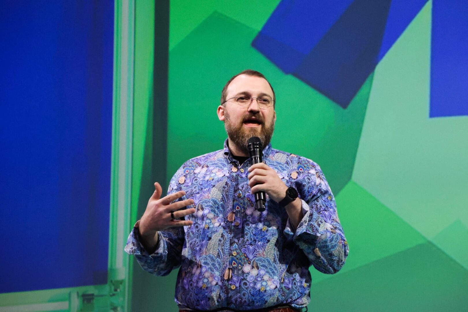 Cardano se desploma por debajo de los 0,16 dólares y Hoskinson se aleja del proyecto: ¿qué significa esto para el futuro de la criptomoneda?