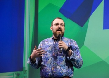 Cardano se desploma por debajo de los 0,16 dólares y Hoskinson se aleja del proyecto: ¿qué significa esto para el futuro de la criptomoneda?