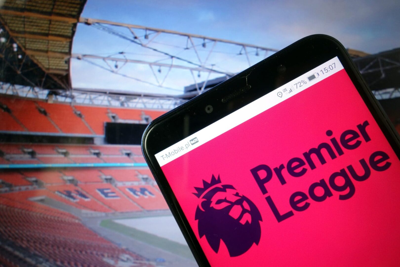 La Premier League en la mira: ¿Pueden los clubes perderse en el laberinto de las criptomonedas?