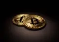 Una rara moneda física de Bitcoin de 2011 se vende por una increíble suma millonaria