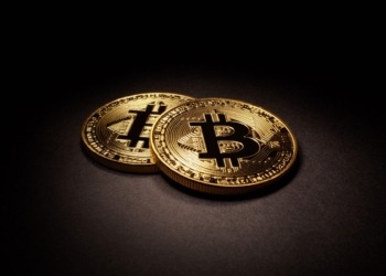 Una rara moneda física de Bitcoin de 2011 se vende por una increíble suma millonaria