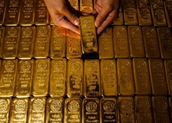 El oro se desploma y borra sus ganancias anuales en un instante sorprendente. 4 El oro se desploma y borra sus ganancias anuales en un instante sorprendente.