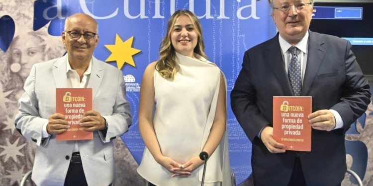 La intrigante revelación de Clara García sobre Bitcoin en su nuevo libro en Salamanca