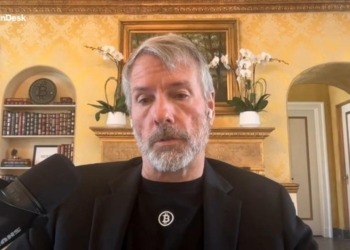 Saylor señala a la IA como responsable de la caída de bitcoin y Arca responde: ¡eso es un disparate!