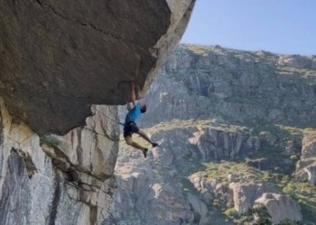Javi Cano desafía la gravedad con su propuesta de 9a para ‘La perla al revés’ en Solana de Ávila.