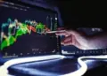 Tres gráficos revelan señales inquietantes sobre el futuro de Bitcoin.