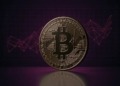 JPMorgan advierte: el comercio del 'debasement' de Bitcoin se debilita y genera inquietud 10 JPMorgan advierte: el comercio del 'debasement' de Bitcoin se debilita y genera inquietud