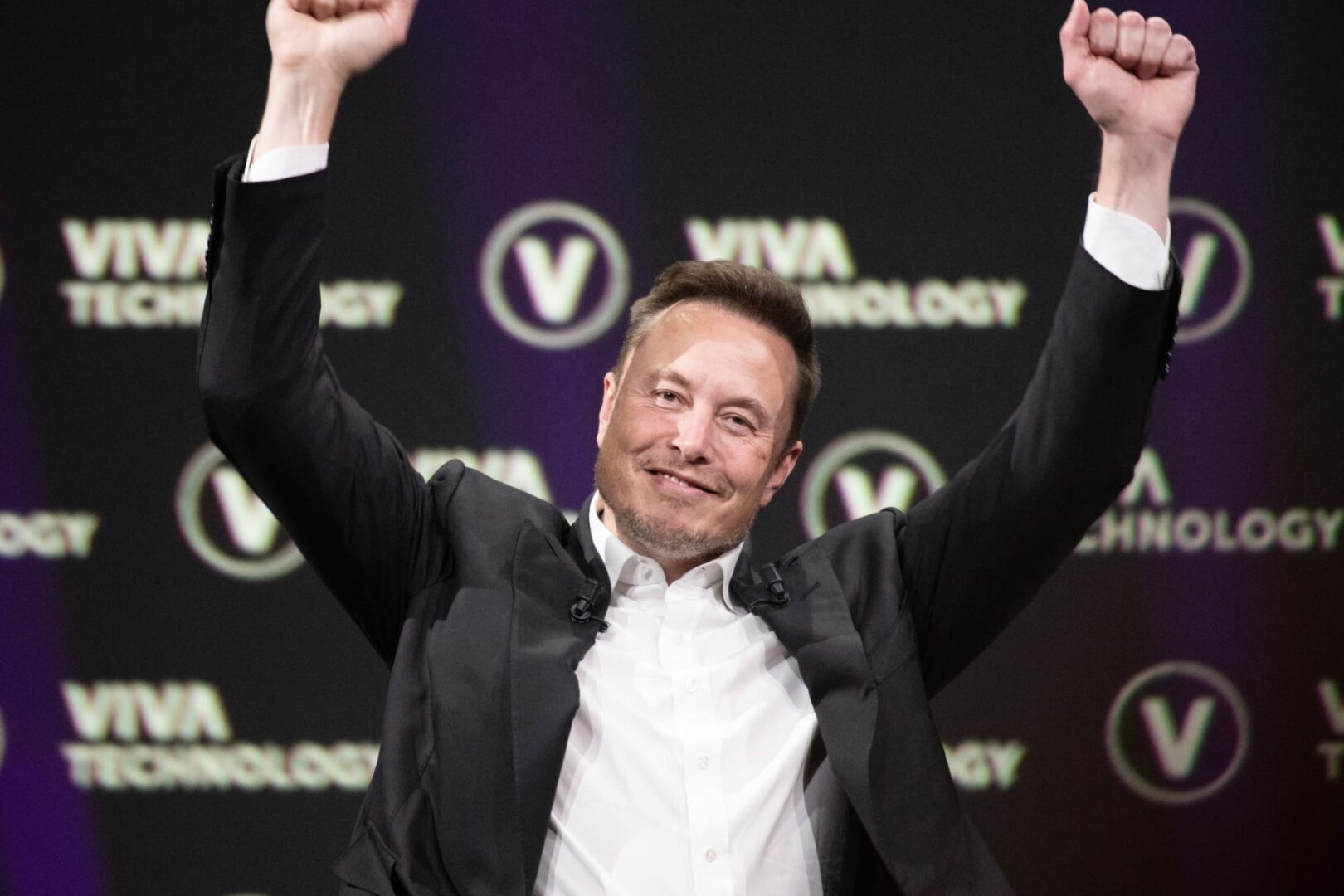 Elon Musk supera las ganancias de Warren Buffett en solo un día.