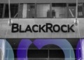 BlackRock Presenta un ETF de Bitcoin que Promete Rendimientos de Dos Dígitos, Pero con un Peculiar Precio a Pagar