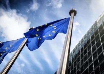 ¿Está Europa quedándose atrás en la pugna económica contra EE.UU. y China? Un economista lanza la alarma.