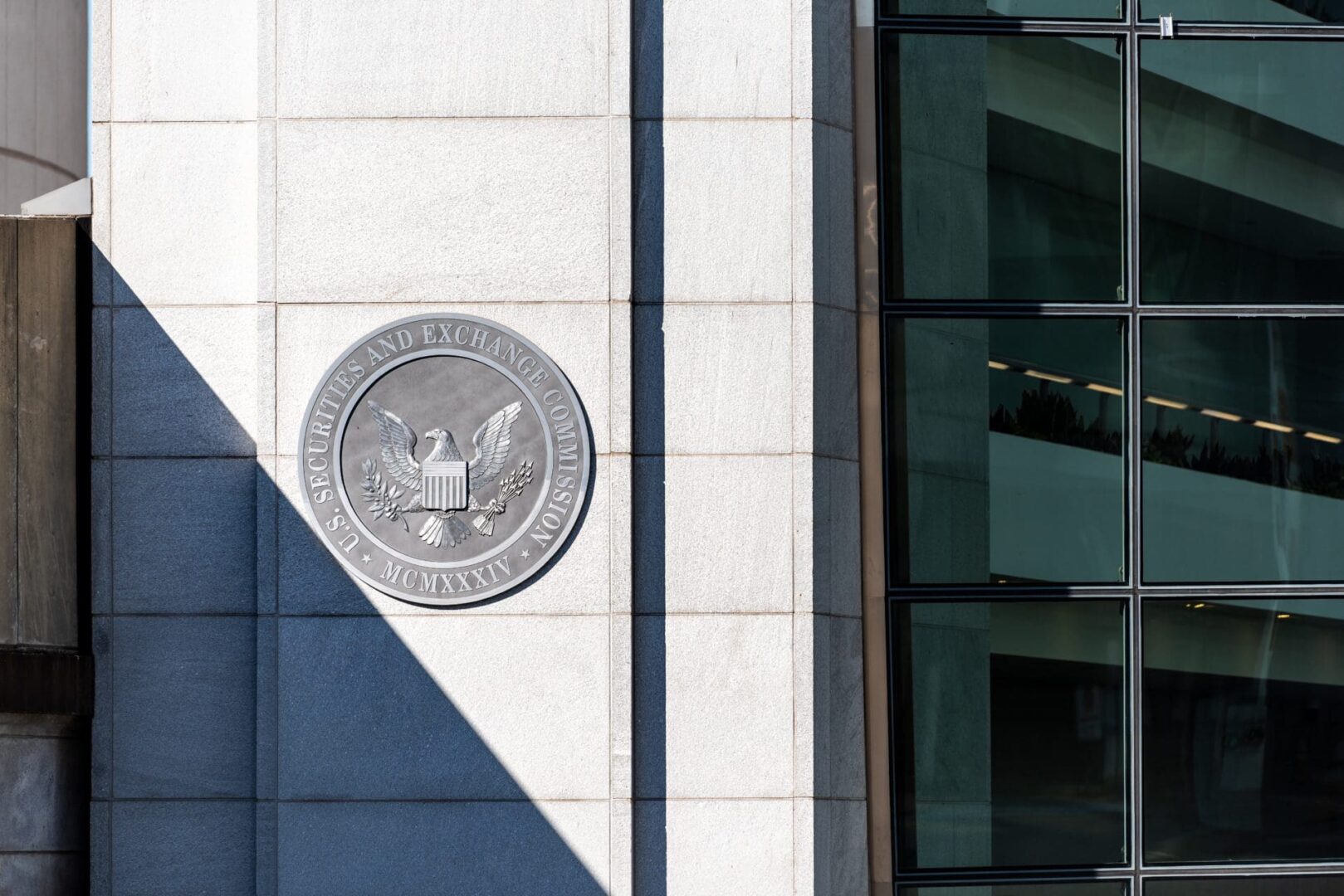La SEC da un paso audaz al eliminar una normativa anticuada que favorece al mundo cripto