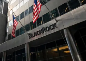 BlackRock advierte: el ETF de Bitcoin podría abrir la puerta a la bolsa sin que te des cuenta. 8 BlackRock advierte: el ETF de Bitcoin podría abrir la puerta a la bolsa sin que te des cuenta.
