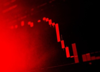 ¿Se acerca Bitcoin a los $50,000? Expertos advierten sobre posibles riesgos de una nueva caída como en 2022.